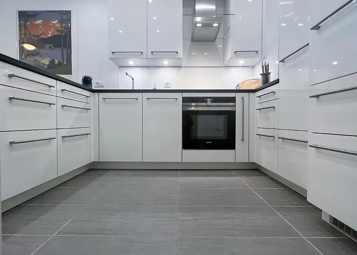 Designer Küche - Südbalkon - Tg-stellplatz - Wlan Apartment St. Moritz