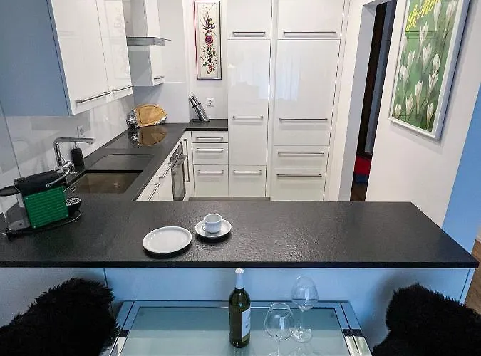 Designer Küche - Südbalkon - Tg-stellplatz - Wlan Apartment St. Moritz